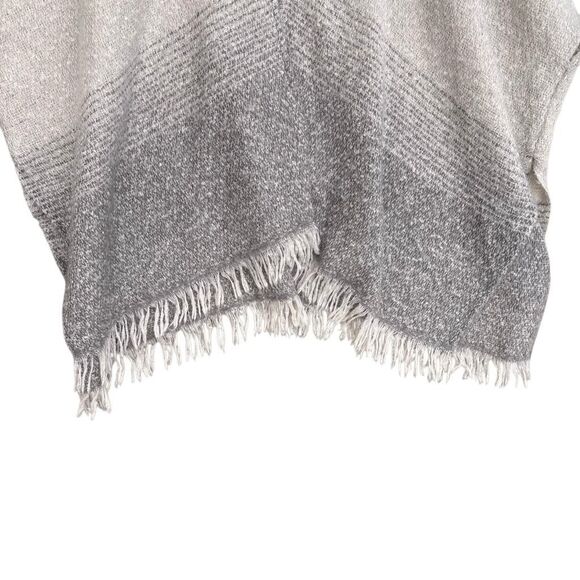 AE Relax Gray Open Poncho Knit Sweater Color Block Fringe Hem One Size Cardigan - Picture 4 of 7